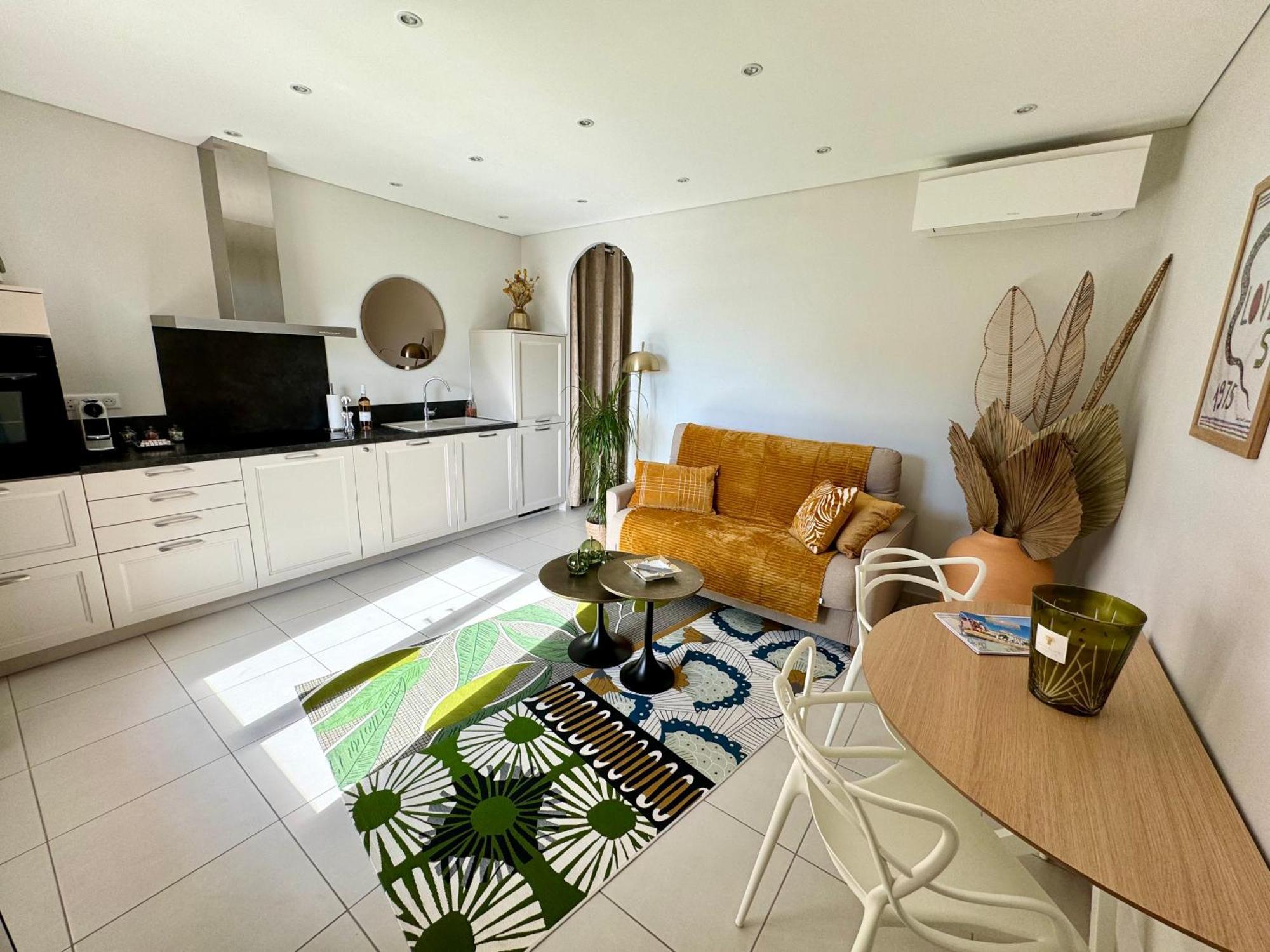 Confortable T2 Vue Mer Avec Terrasse Amenagee Et Parking Prive, Plage Et Port A Pied Санари-сюр-Мер Екстериор снимка