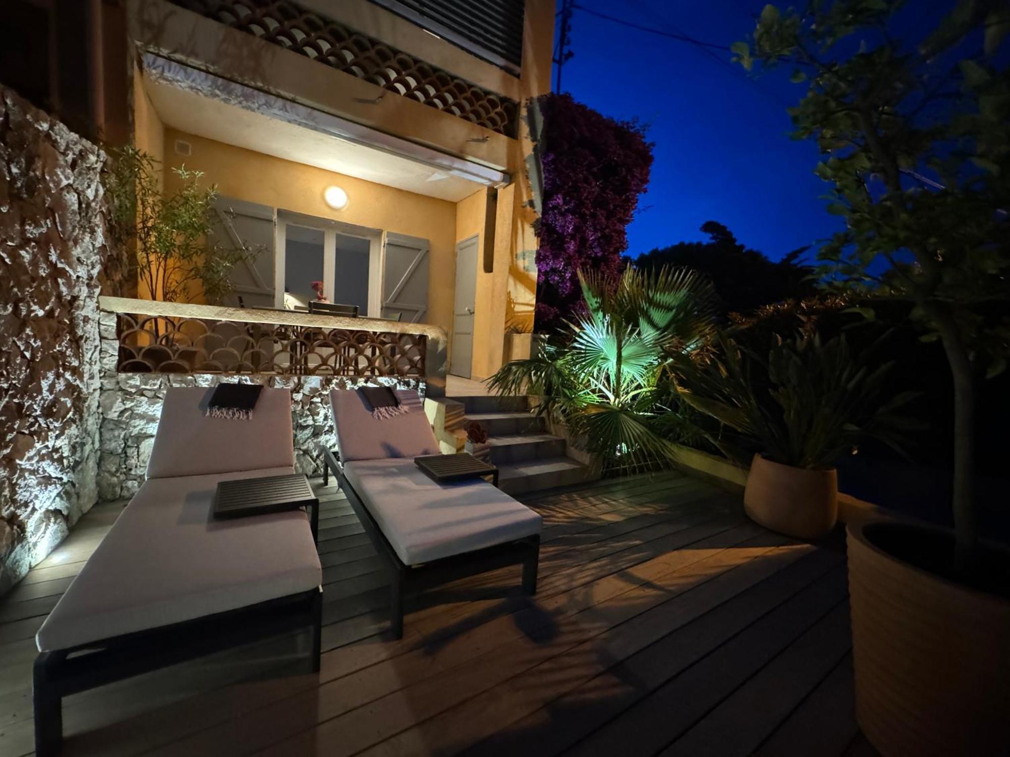 Confortable T2 Vue Mer Avec Terrasse Amenagee Et Parking Prive, Plage Et Port A Pied Санари-сюр-Мер Екстериор снимка