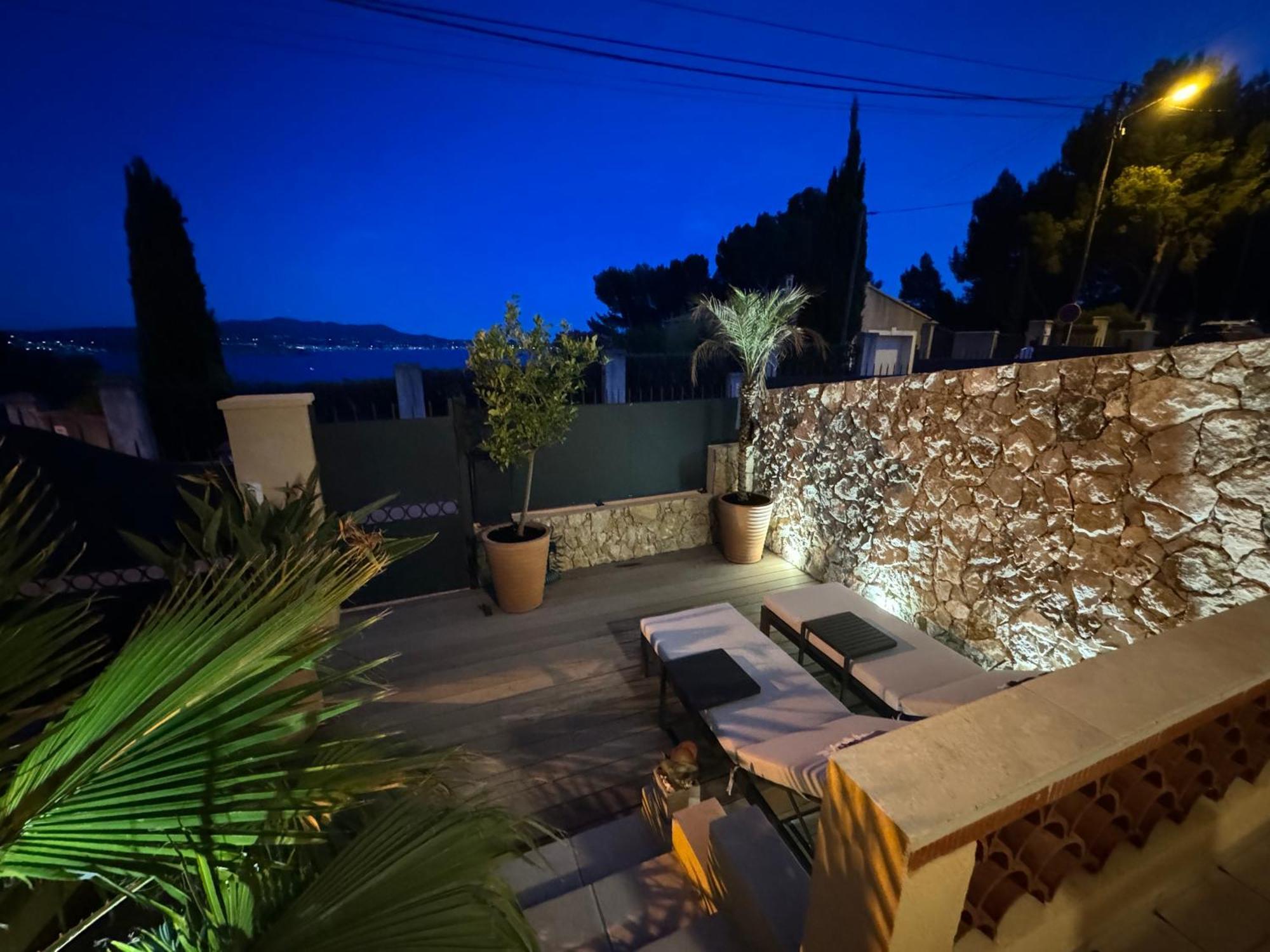 Confortable T2 Vue Mer Avec Terrasse Amenagee Et Parking Prive, Plage Et Port A Pied Санари-сюр-Мер Екстериор снимка