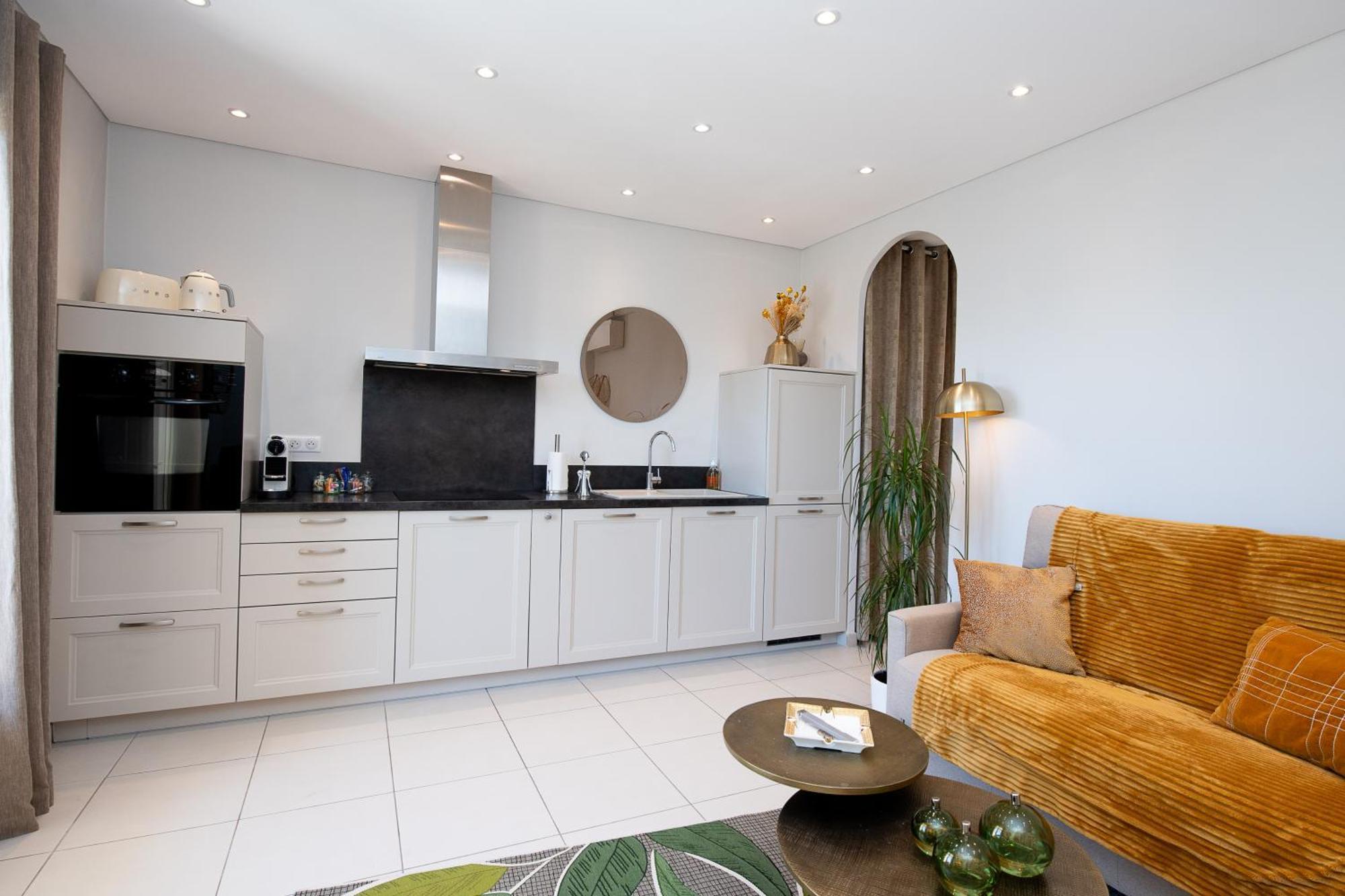 Confortable T2 Vue Mer Avec Terrasse Amenagee Et Parking Prive, Plage Et Port A Pied Санари-сюр-Мер Екстериор снимка