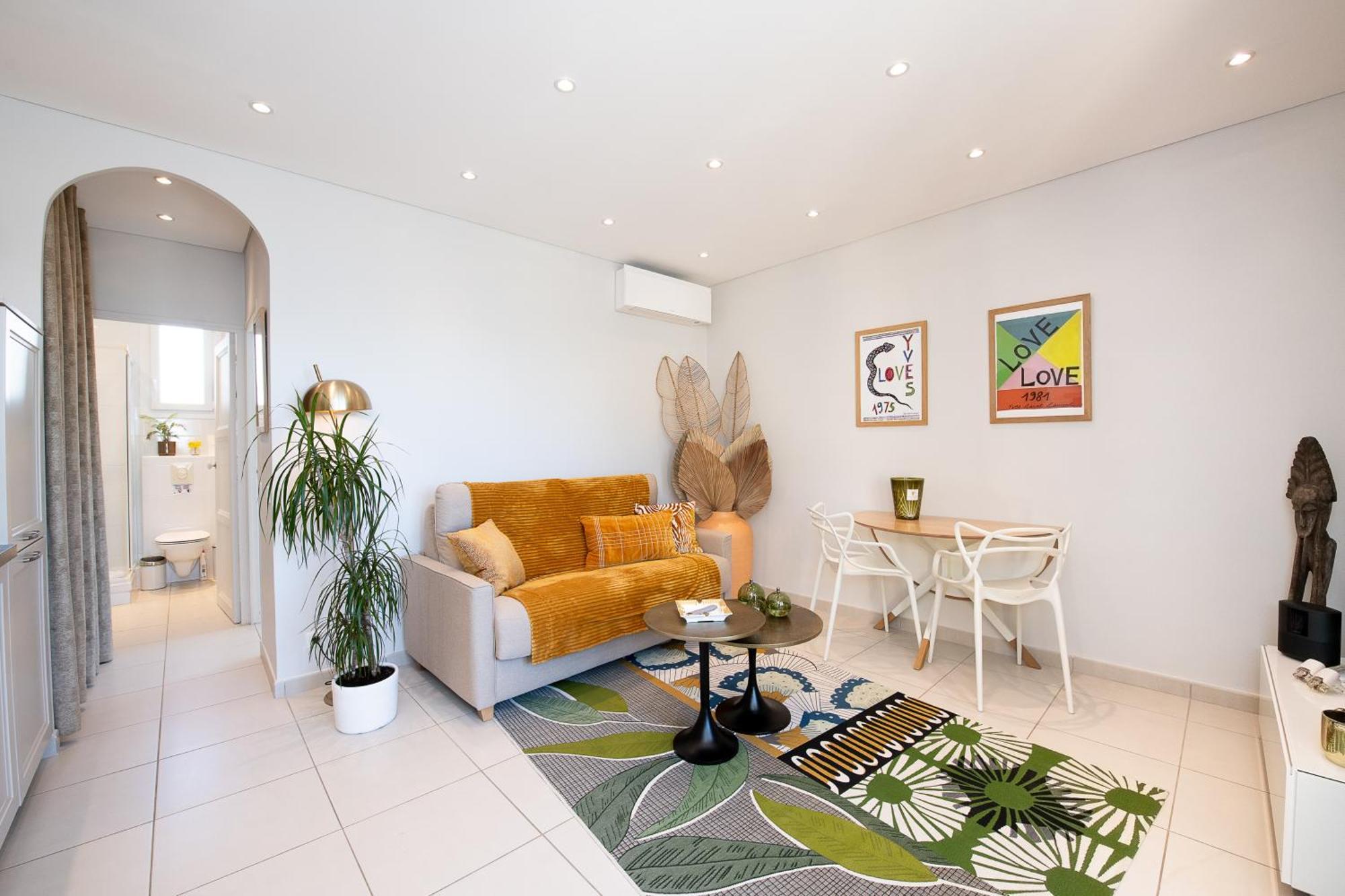 Confortable T2 Vue Mer Avec Terrasse Amenagee Et Parking Prive, Plage Et Port A Pied Санари-сюр-Мер Екстериор снимка