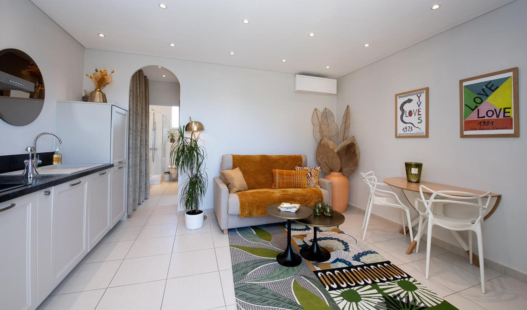 Confortable T2 Vue Mer Avec Terrasse Amenagee Et Parking Prive, Plage Et Port A Pied Санари-сюр-Мер Екстериор снимка