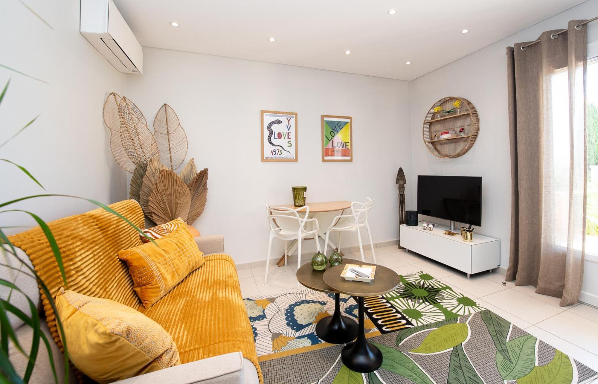 Confortable T2 Vue Mer Avec Terrasse Amenagee Et Parking Prive, Plage Et Port A Pied Санари-сюр-Мер Екстериор снимка